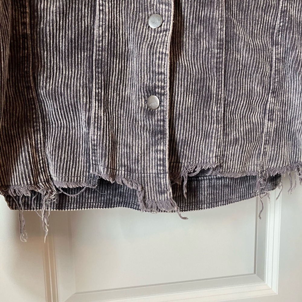 Cute Jacket! Can be worn buttoned or open! - Picture 2 of 9